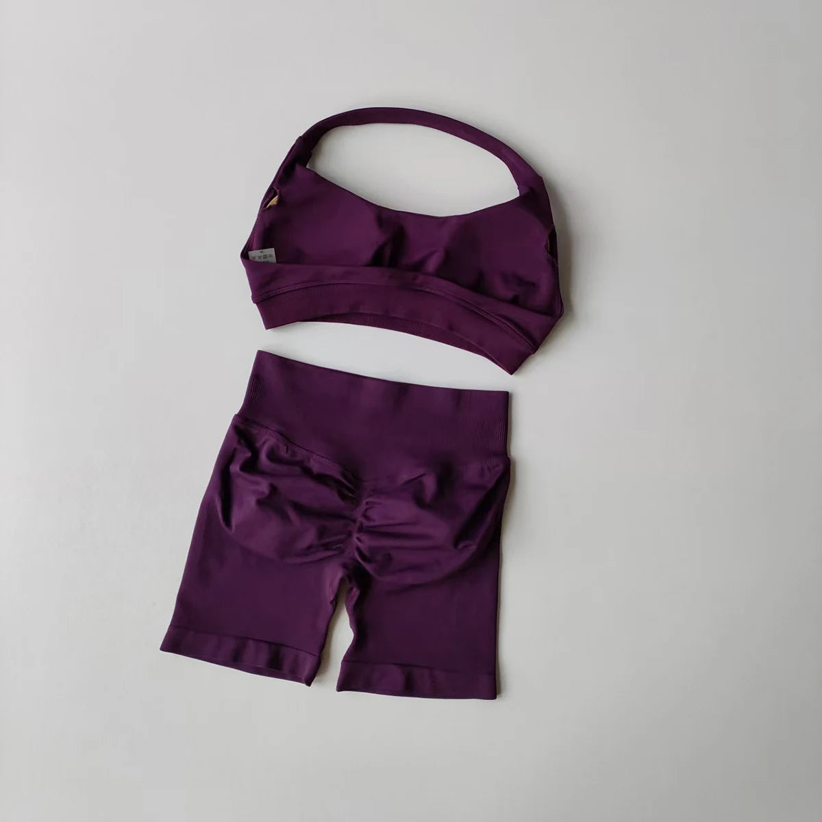 Brassière + short legging moulant – ensemble fitness / sport