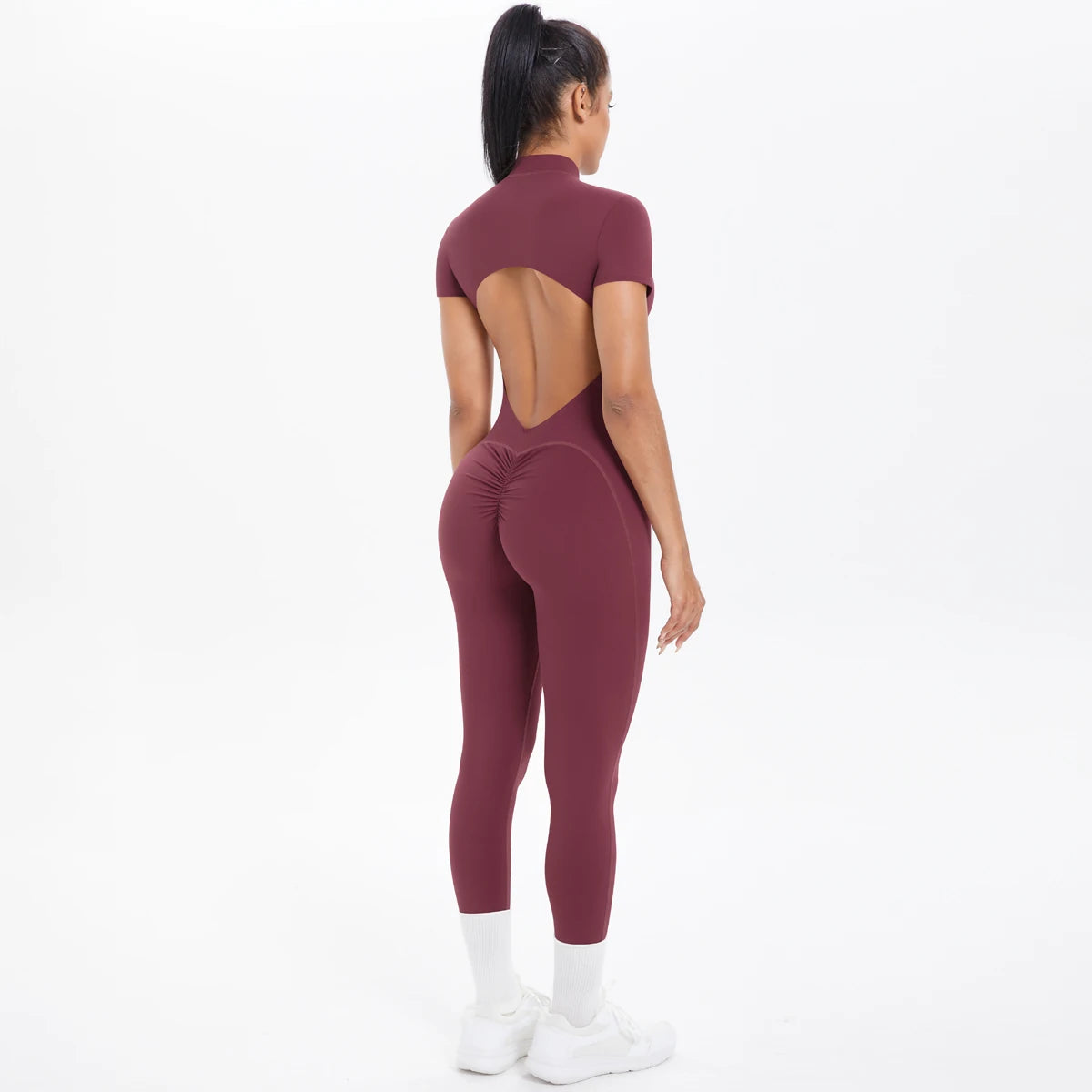 Combinaison de sport dos nu femme