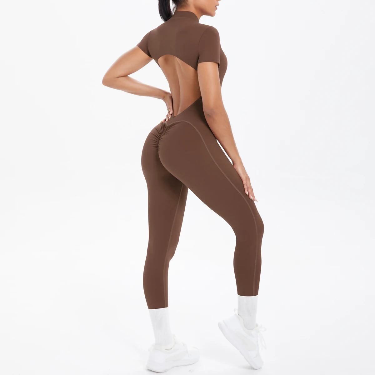 Combinaison de sport dos nu femme