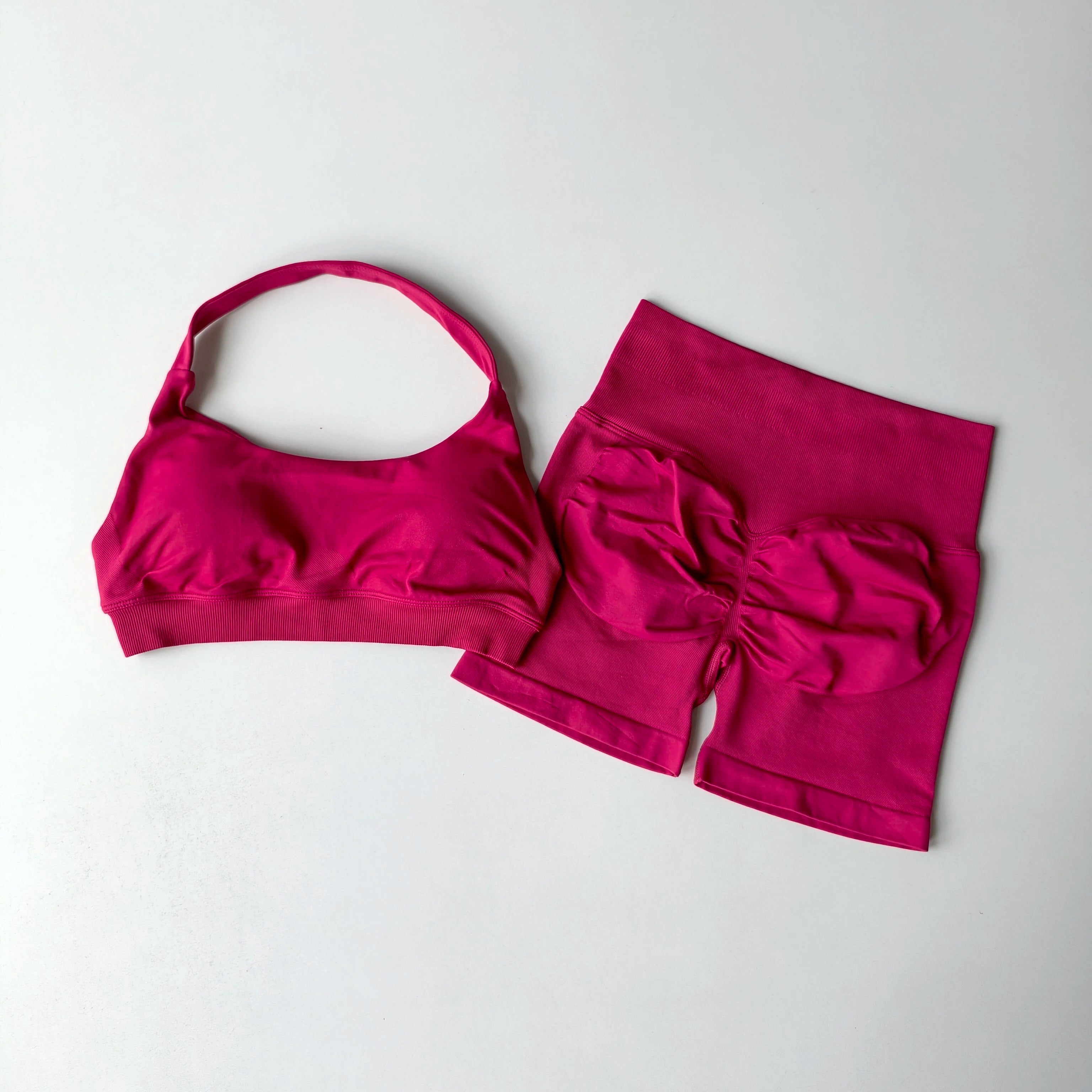 Brassière + short legging moulant – ensemble fitness / sport