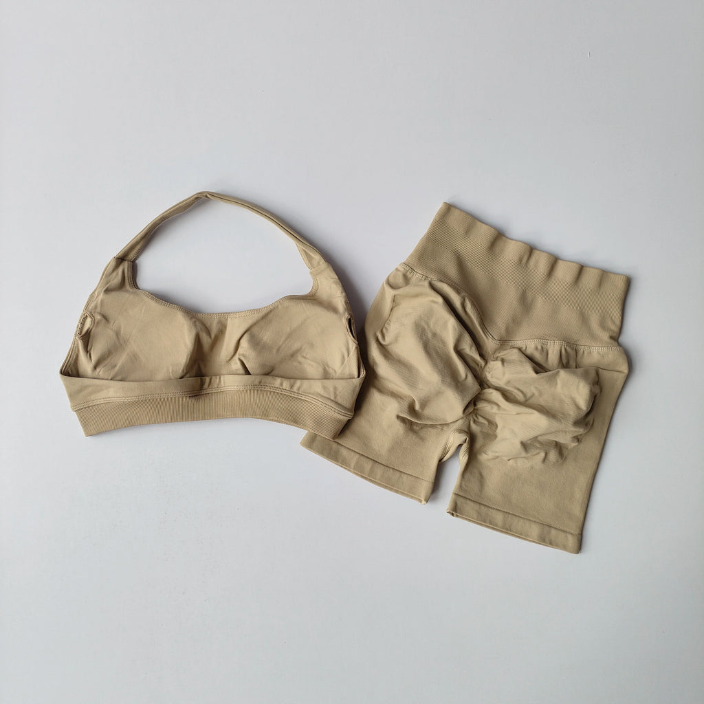 Brassière + short legging moulant – ensemble fitness / sport