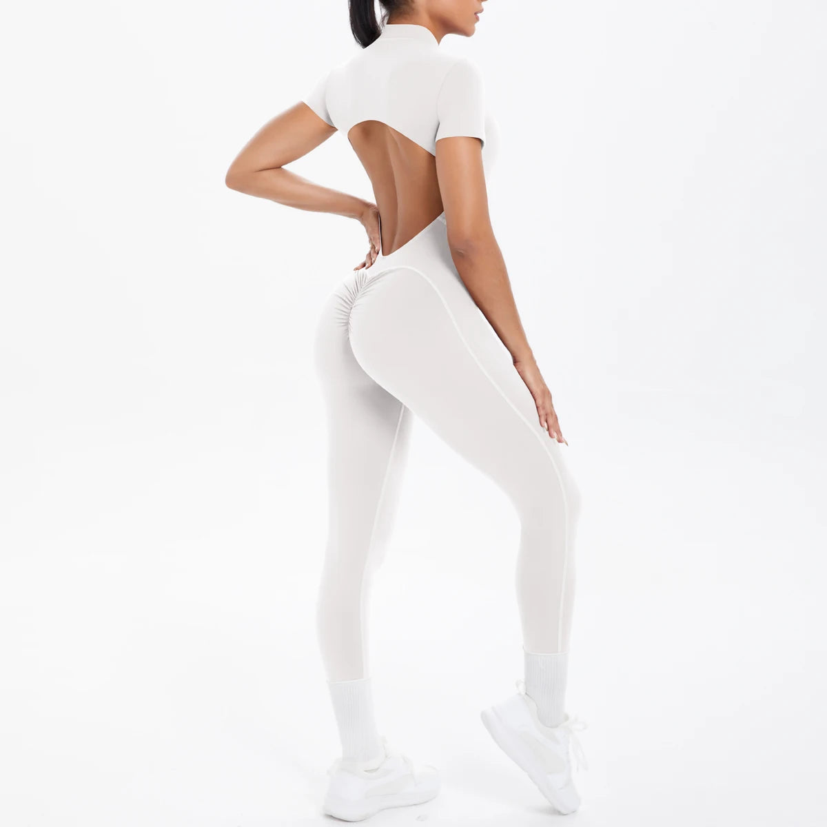 Combinaison de sport dos nu femme
